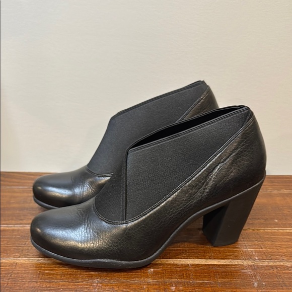 Clark’s Artisan Booties Women’s 6.5 Black - Picture 3 of 9